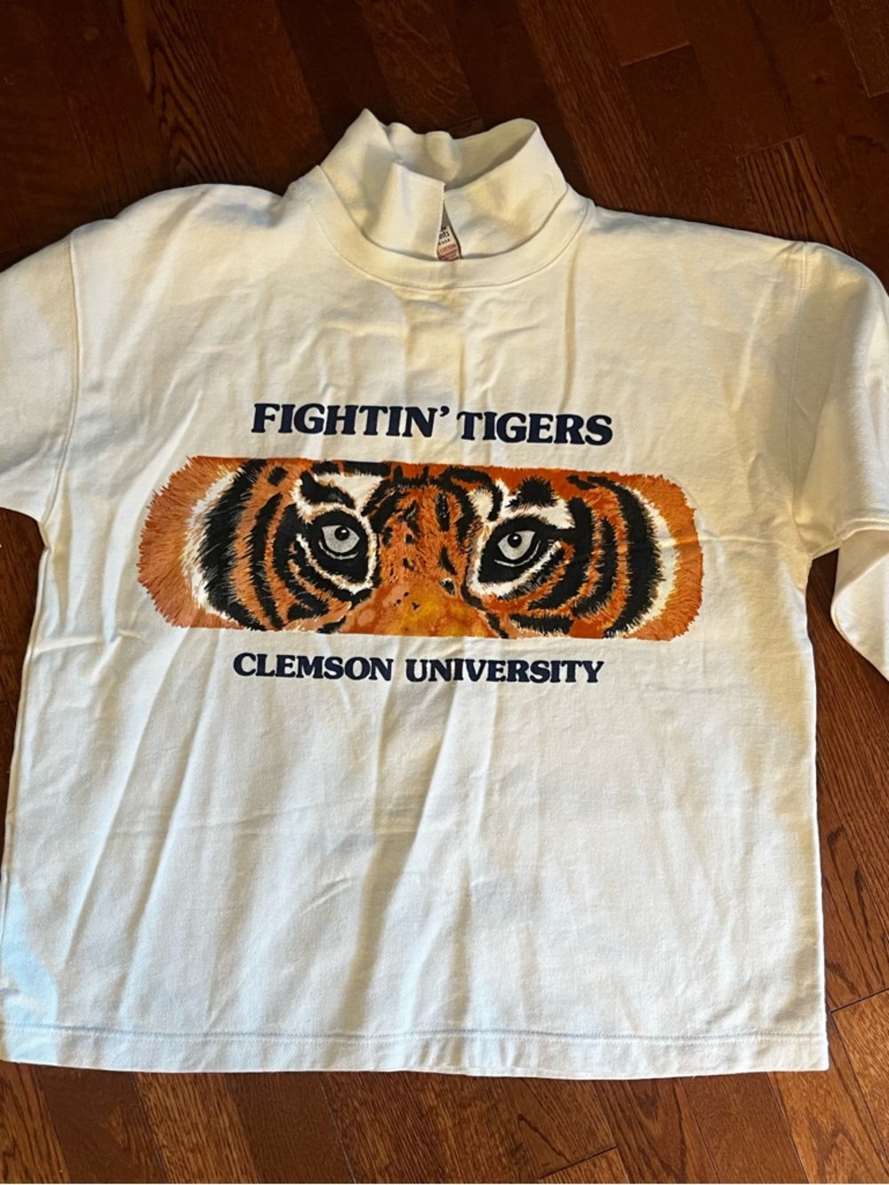 White Long Sleeve Fightin' Tigers Graphic Tee.1990’s 100%cotton